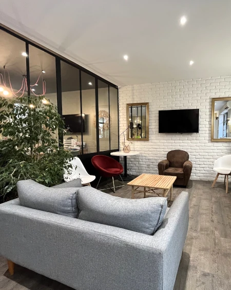 Service immobilier personnalisé et humain proposé par l’agence Pierres au Soleil à Calvisson