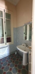 Coin salle d’eau à aménager dans une maison à vendre à Saint-Laurent-d’Aigouze