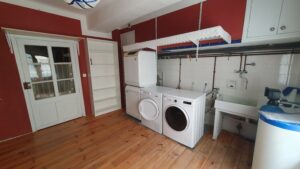 Buanderie aménagée dans une maison 5 pièces à Saint-Dionisy