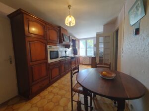 Cuisine indépendante avec cellier attenant, dans une villa à vendre à Clarensac