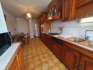 Cuisine indépendante avec cellier attenant, dans une villa à vendre à Clarensac