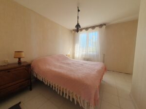 Première chambre à l’étage, dans une villa familiale à Clarensac