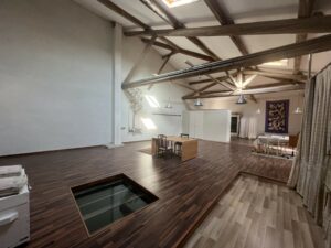 Vue du loft brut de 125 m² à aménager, situé au premier étage de la maison à vendre à Calvisson