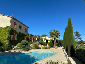 Vue d’ensemble de la villa à vendre à Méjannes-lès-Alès